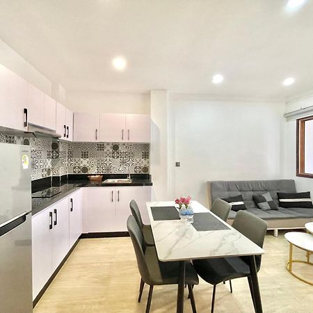 Sky Hotel Central Phnom Penh - Rooms & Apartments Exteriör bild