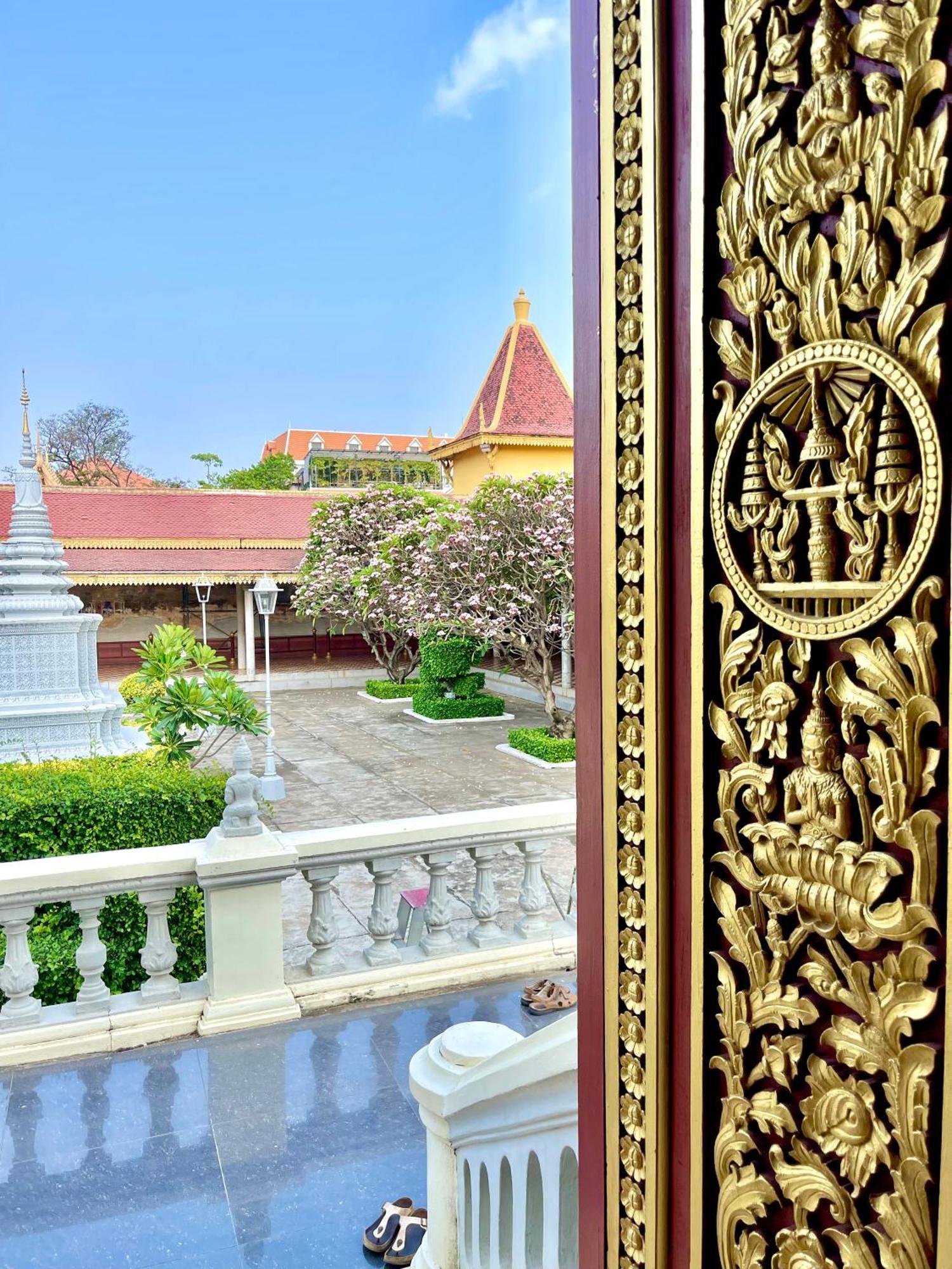 Sky Hotel Central Phnom Penh - Rooms & Apartments Exteriör bild