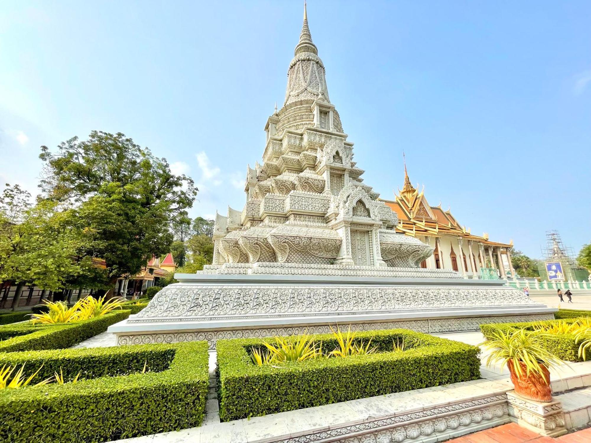 Sky Hotel Central Phnom Penh - Rooms & Apartments Exteriör bild
