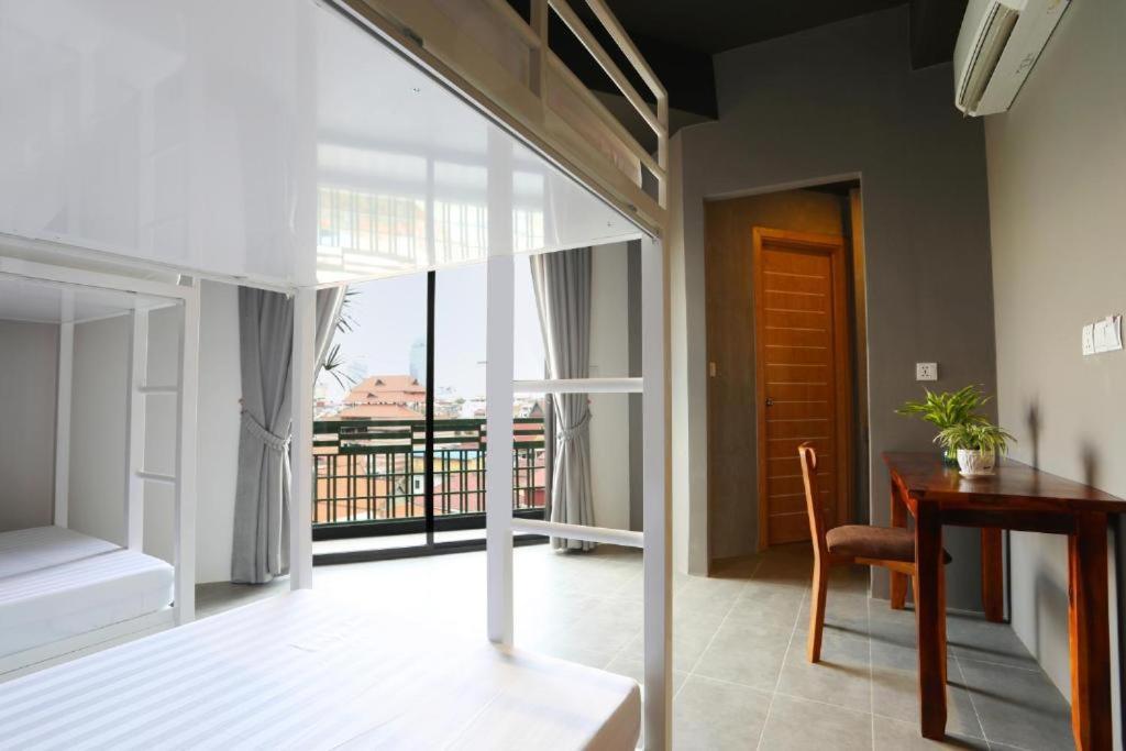 Sky Hotel Central Phnom Penh - Rooms & Apartments Exteriör bild