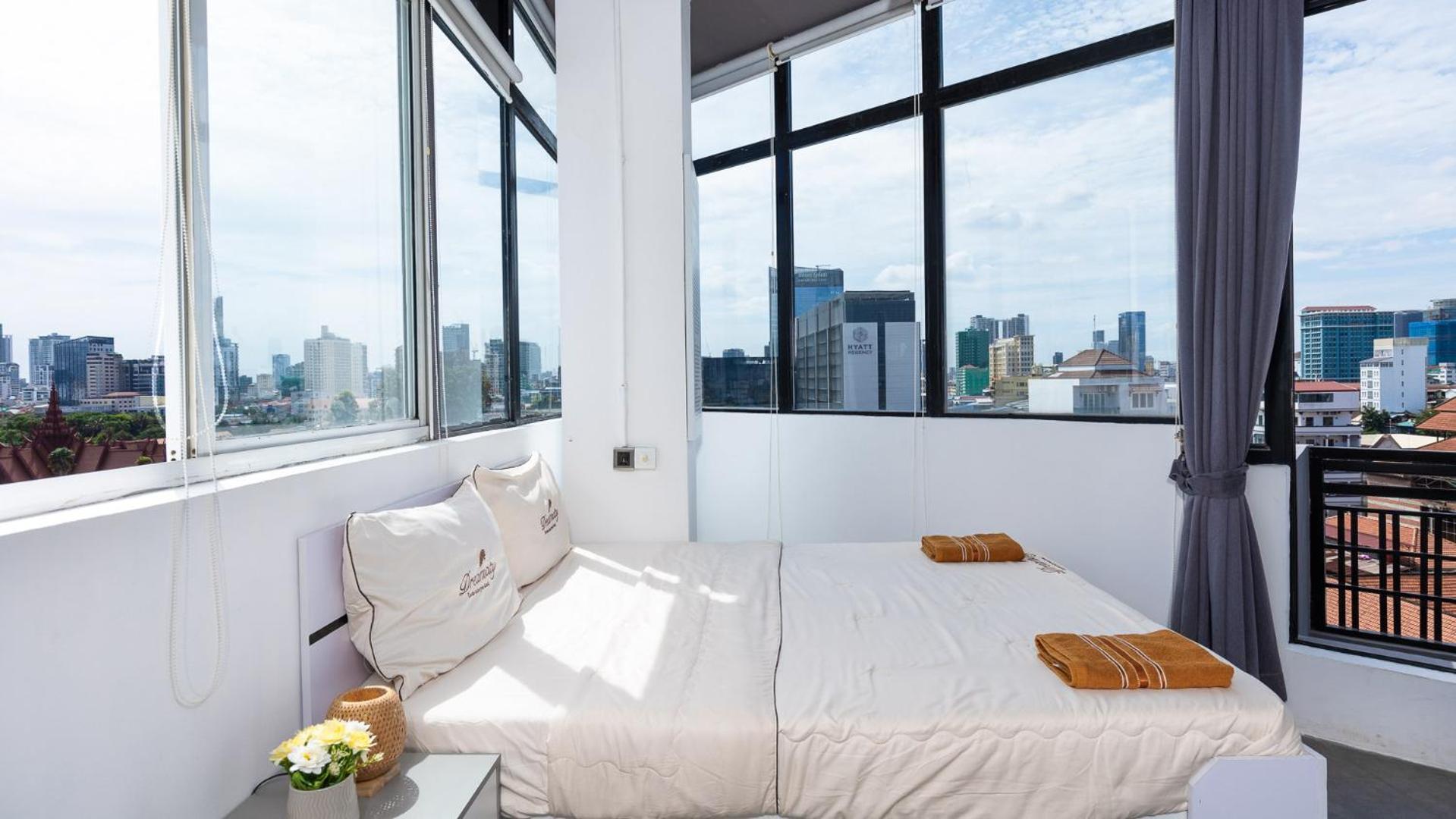 Sky Hotel Central Phnom Penh - Rooms & Apartments Exteriör bild