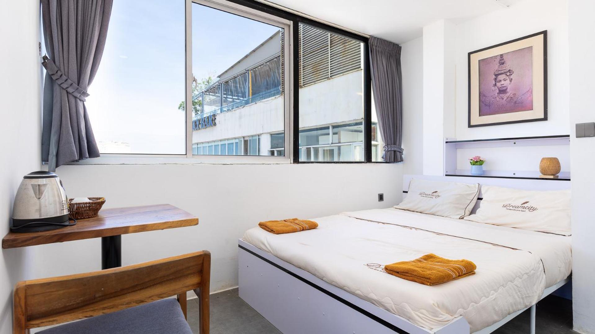 Sky Hotel Central Phnom Penh - Rooms & Apartments Exteriör bild